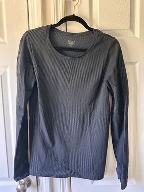 Athleta long sleeve top